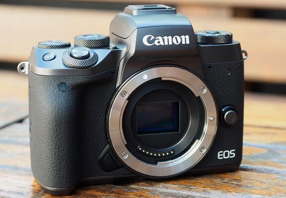 Canon EOS M5 Mirrorless Camera