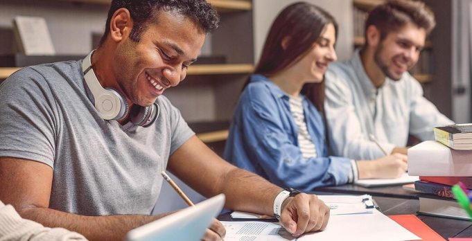 Trendy Tech Gadgets You Can’t Afford to Miss If You Are a College-Goer Trendy Tech Gadgets